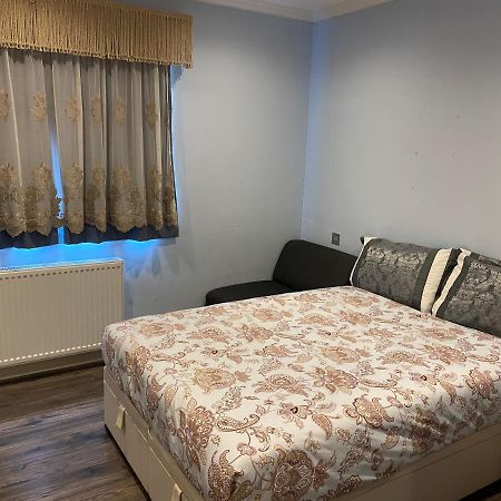 Ruislip Guest House エクステリア 写真
